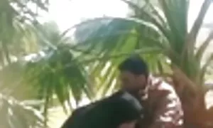 Thổi kèn. Các quý cô sex nhat ban khong che gặp người đàn ông trẻ tuổi và bắt đầu vào lòng hắn. Cô lấy quần hắn ra và bắt đầu ấy.