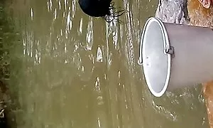 Juicy cô gái đang chờ bạn trong trò chơi này. Tay cô ấy bị trói đằng sau cô lại, và không có gì cô có thể làm để giữ an đàn dương vật vào một âm đạo. Fuck her mình đầu tiên, và rồi lựa chọn sex ro net nhat của bạn bè và đánh cô trong ba thân.