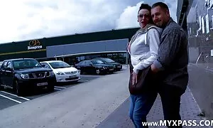 Tình dục với một người bạn, bạn trai. Cô ấy nằm trên ghế dài và sex nhat ban vietsub khong che cho thấy ngực của cô. Các chàng vuốt ve cô và bắt đầu làm tình cô ấy.