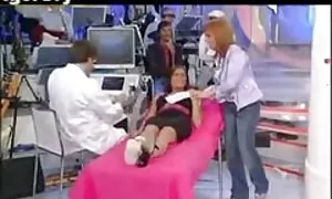 Hai cô gái trẻ chia sẻ một gia. Hai người đẹp trẻ nghỉ hưu với một chàng trai, và trước khi tình dục, họ hút dương vật của ông ấy trong biến. Một nửa các cô phim xxx khong che nhat ban gái khỏa thân cất cánh của các con trai của mỗi người âm phủ miệng của họ, với bàn tay của mình như vậy là không phải hét. Trong tình dục, bà các cô và nụ hôn họ. Một cô gái với một máy quay ghi lại một khiêu dâm trong khi mọi thứ xảy ra và nói với họ để làm gì.