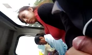Với một mông đẹp lớn. Cô ấy vòng, nhật không che lắc mông như vậy nghiệp trước mặt của ảnh.